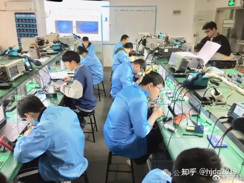 國賽實訓(xùn)聚焦數(shù)字產(chǎn)品檢測與維護，計算機服務(wù)能力再提升